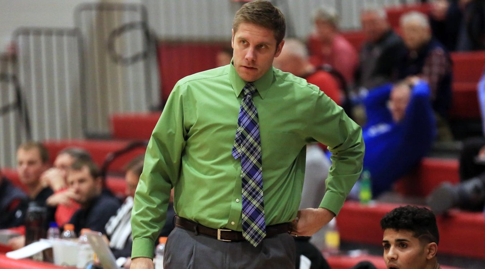 Josh Hinz on the sidelines, by Larry Radloff, d3photography.com